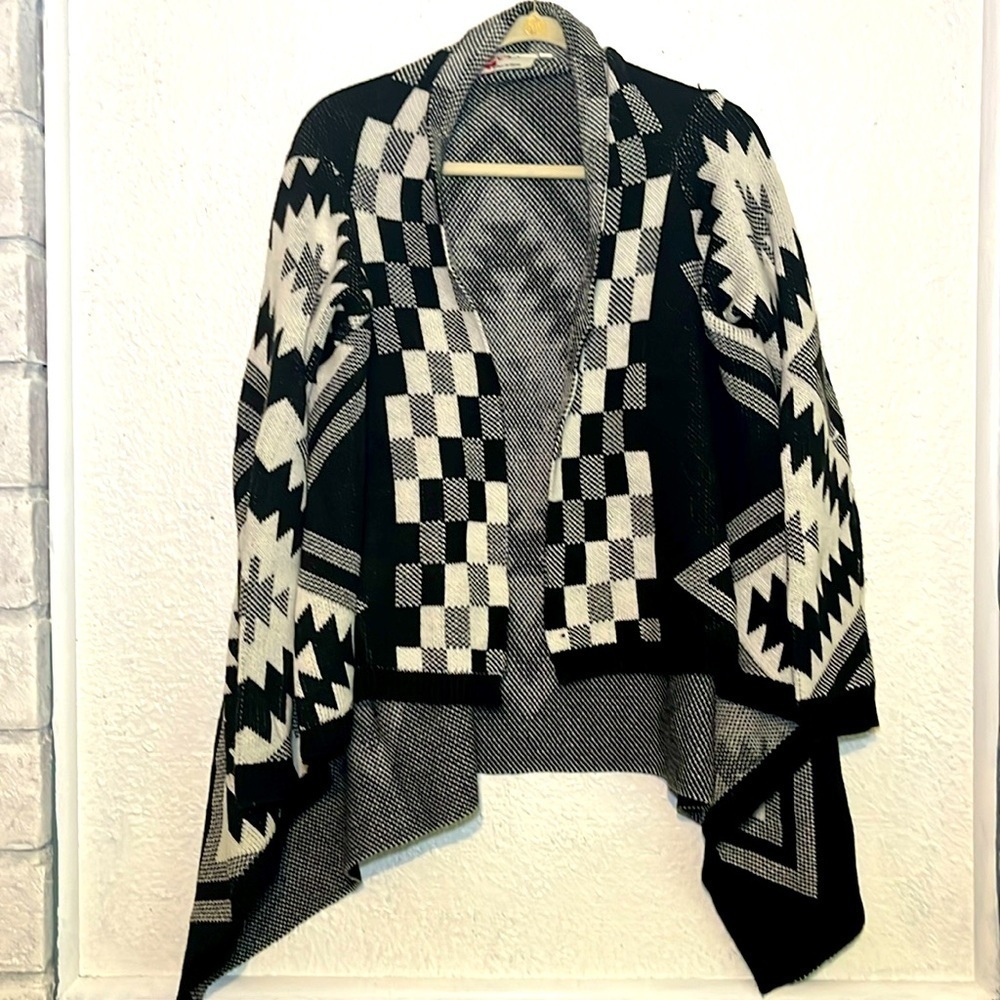 Srod Butterflies black and white, thick cardigan size large